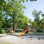 Кемпинг La Pinede Экссаневекс